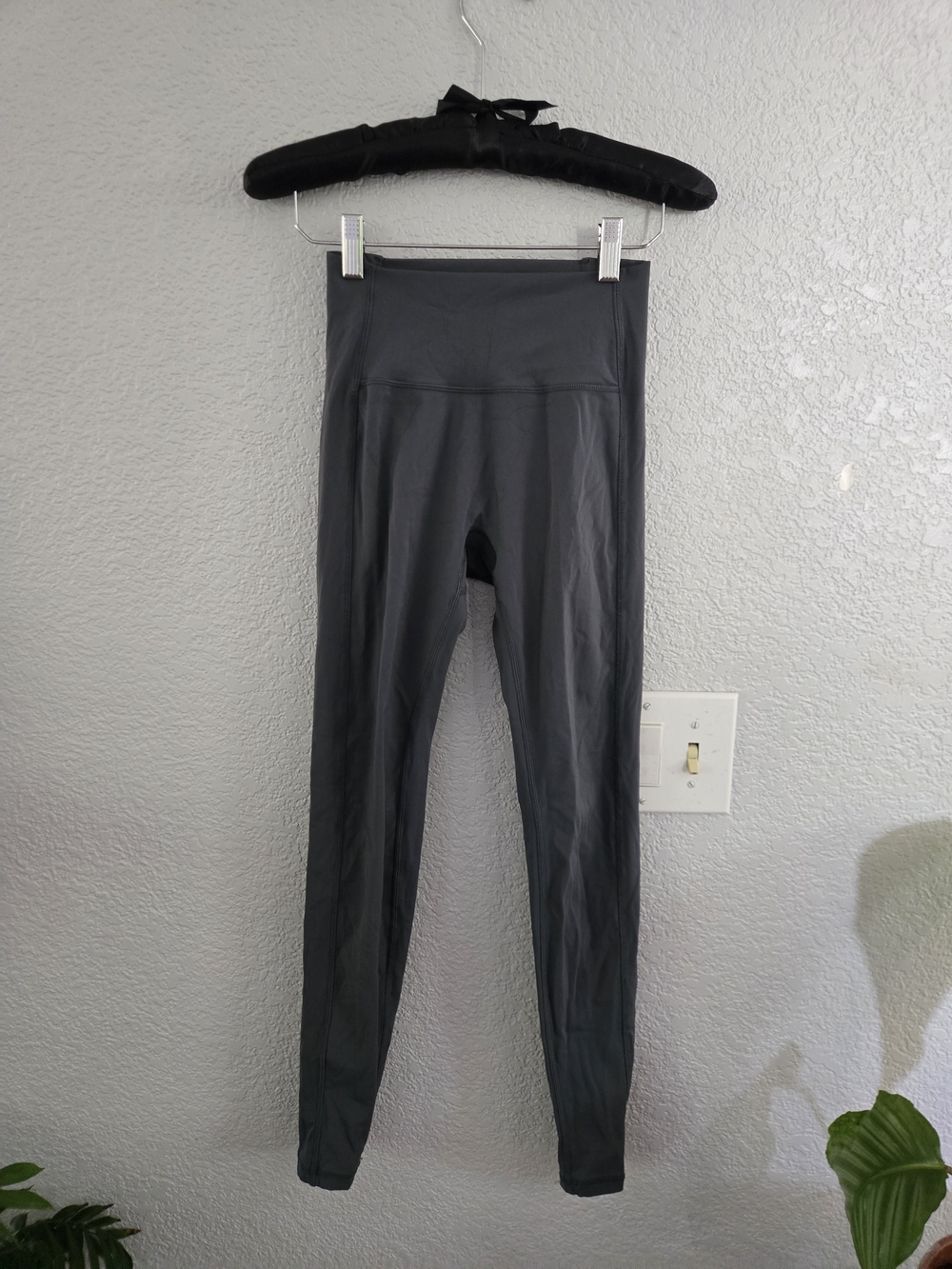 Alphalete Dark Gray/Green High-Waist Leggings